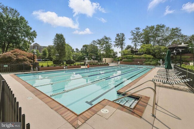 Building Photo - 309 Yoakum Pkwy
