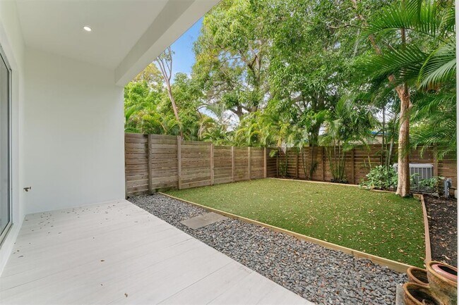 Building Photo - 1121 SW 2nd Ct