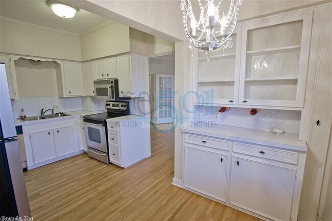 Building Photo - 1315 Kavanaugh Blvd