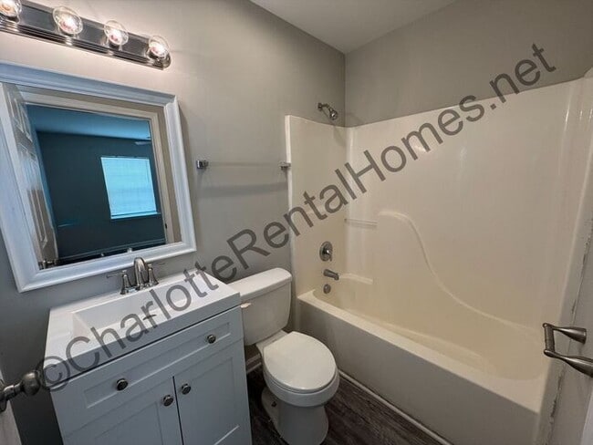 Building Photo - Spacious 4 bedroom home in Concord that's ...