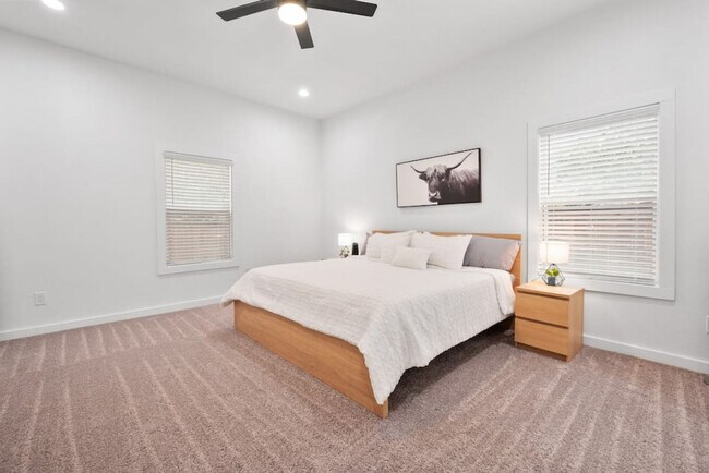 Building Photo - 921 E Hattie St