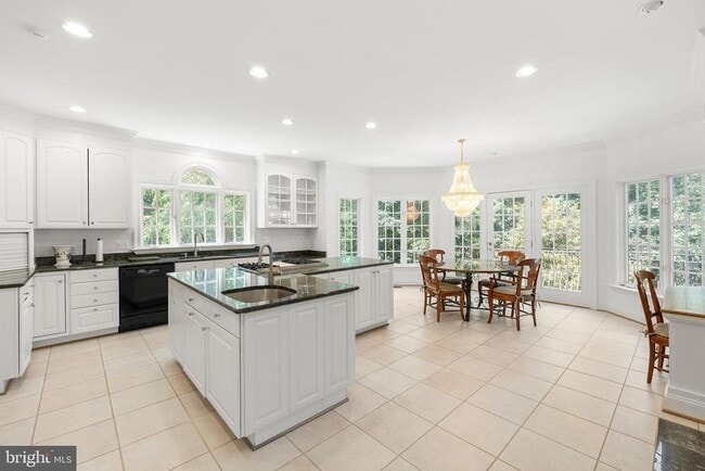 Building Photo - 2608 Geneva Hill Ct