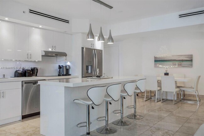 Building Photo - 4775 Collins Ave