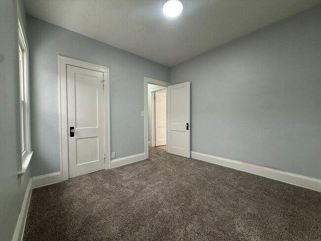 Building Photo - 2174 Oakdale Rd