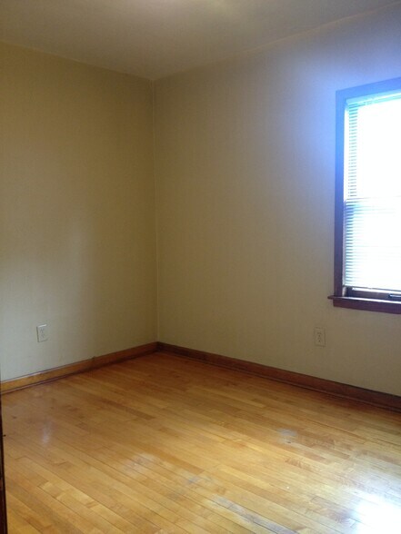 Building Photo - 2421 S Howell Ave