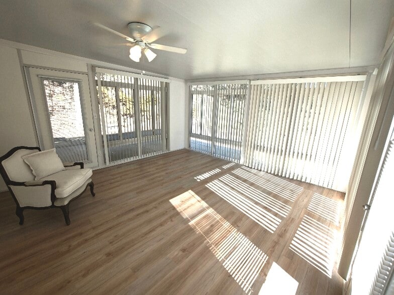 Building Photo - 955 Via Solana