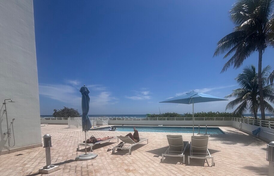 Building Photo - 345 Ocean Dr