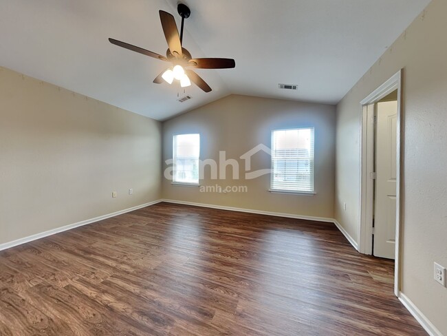 Building Photo - 1410 River Run Rd