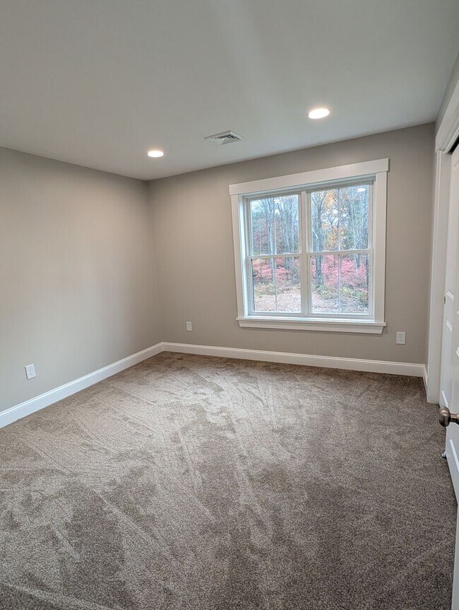 Building Photo - 398 Sutton St