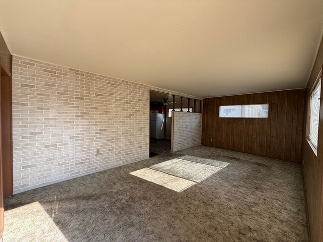 Building Photo - 414 S 10th St