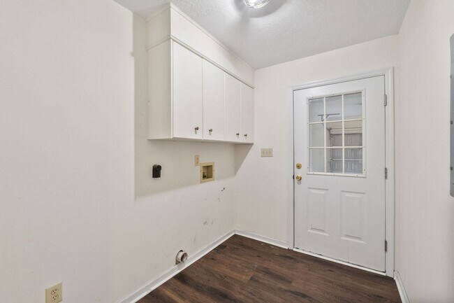Building Photo - 928 Hunting Horn Wy