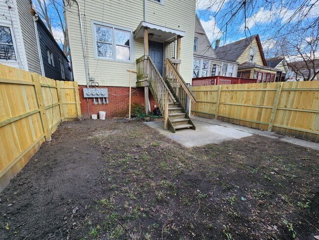 Building Photo - 8010 S Manistee Ave