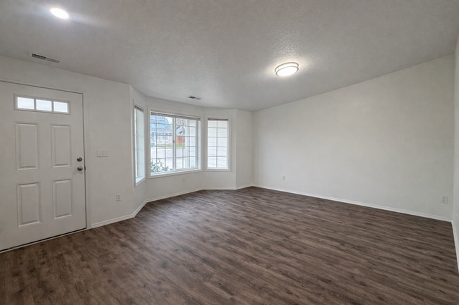 Building Photo - Freshly Updated 4-Bedroom Kennewick Rental – Available Now