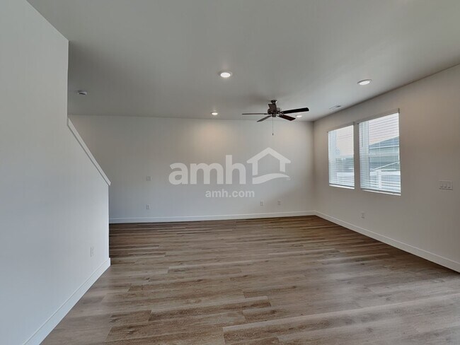 Building Photo - 4816 85th Dr NE