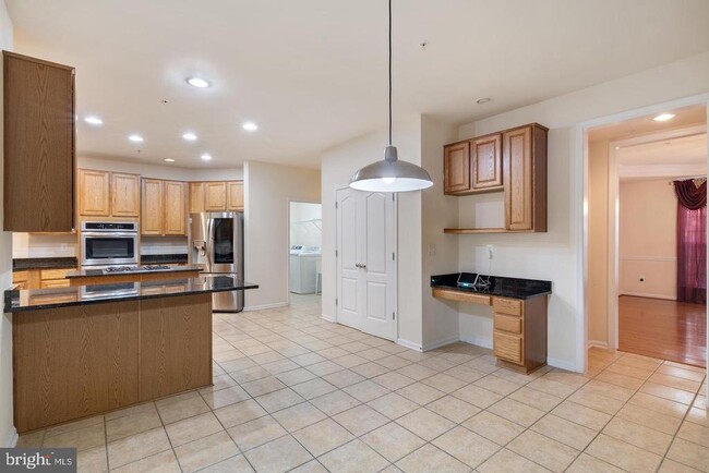 Building Photo - 15303 Glastonbury Way