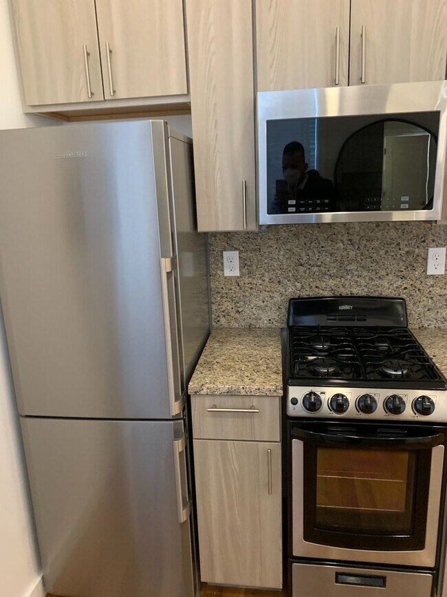 Building Photo - CHELSEA/BOSTON NO BROKER OR RENTAL FEES !!...
