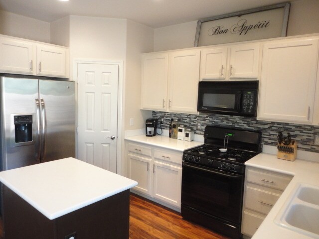 Building Photo - Beautiful 2 Story Home in Mountains Edge.