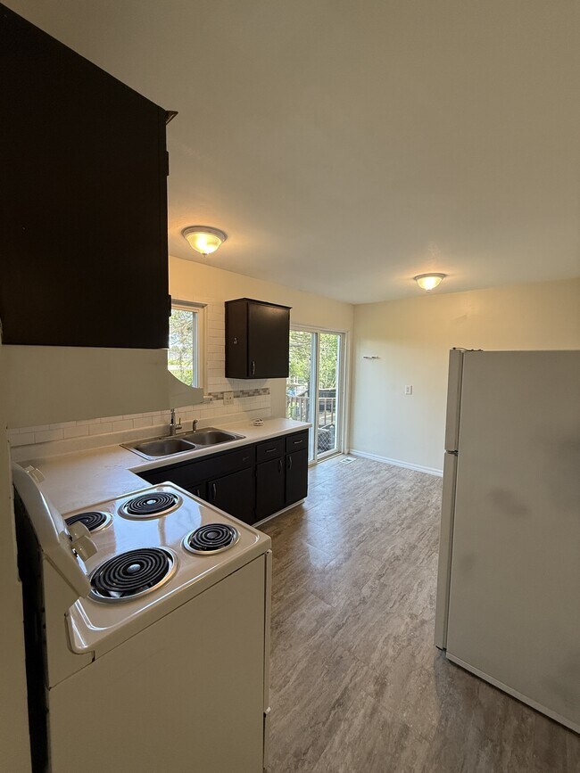 Building Photo - 200 N Christine Cir