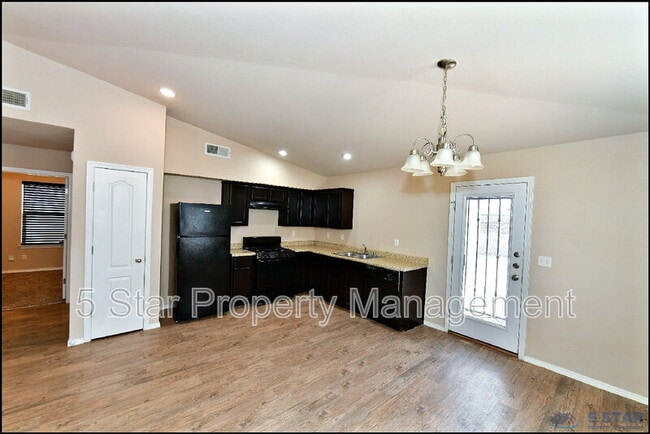 Building Photo - 916 Villa Seca Dr