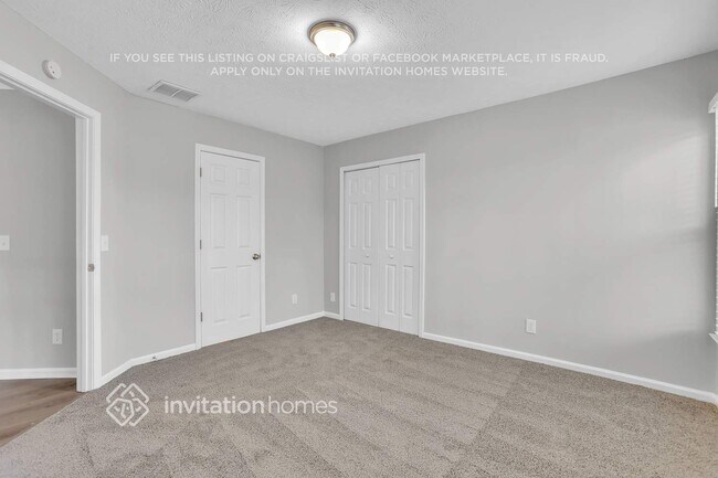 Building Photo - 1810 Collines Ave