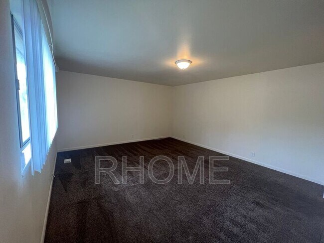 Building Photo - 267 W Center St