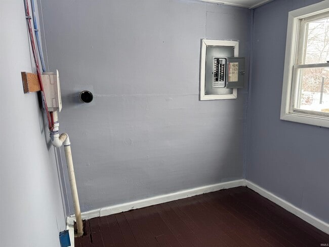 Building Photo - 1613 W 15th St