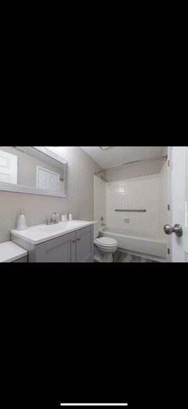 Building Photo - 500 Monroe Ave