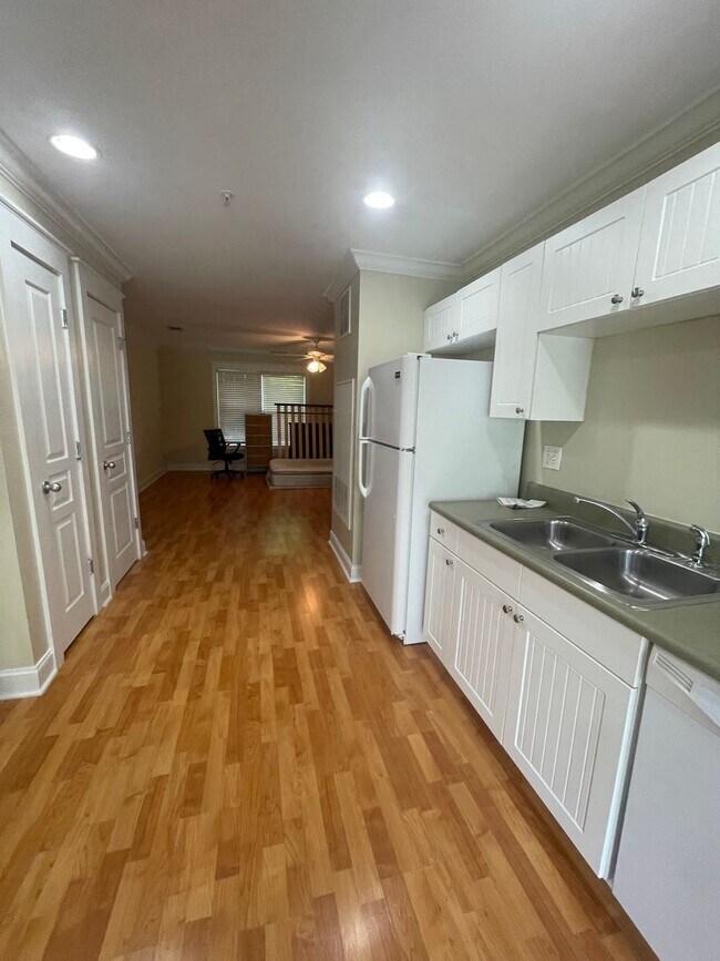 Building Photo - 14-1413 Ordonez