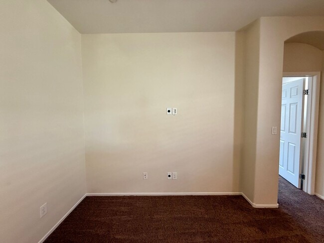 Building Photo - 3 BED 2.5 BATH 2 CAR GARAGE HOME w/ LOFT &...