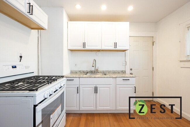 Building Photo - 17352 Roselawn St