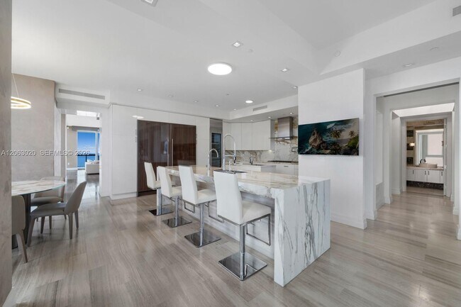 Building Photo - 17749 Collins Ave