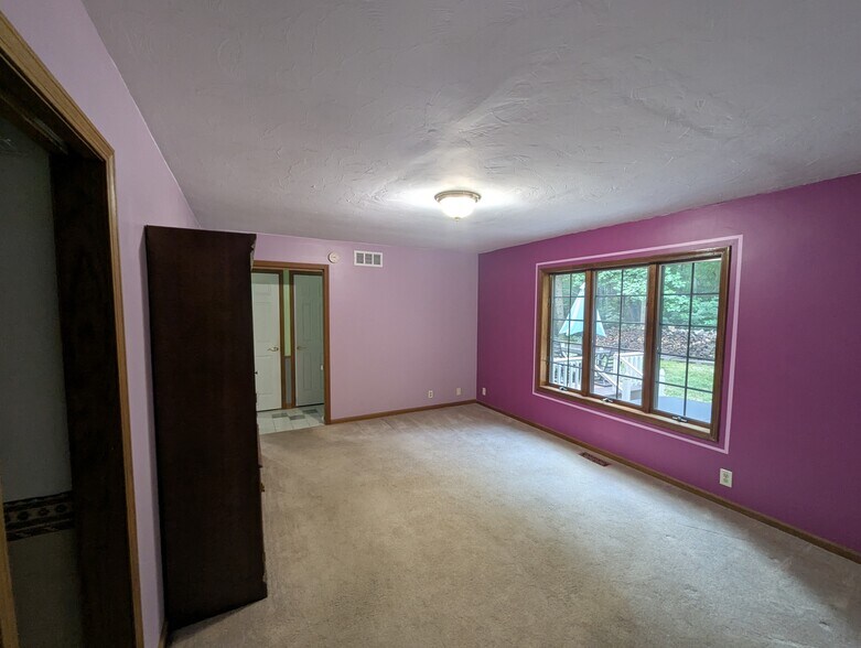 Building Photo - 3702 Dumont Rd