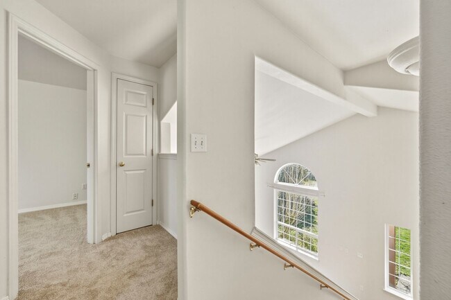 Building Photo - Move in Ready now! 3 bed 2.5ba - Olympia School District