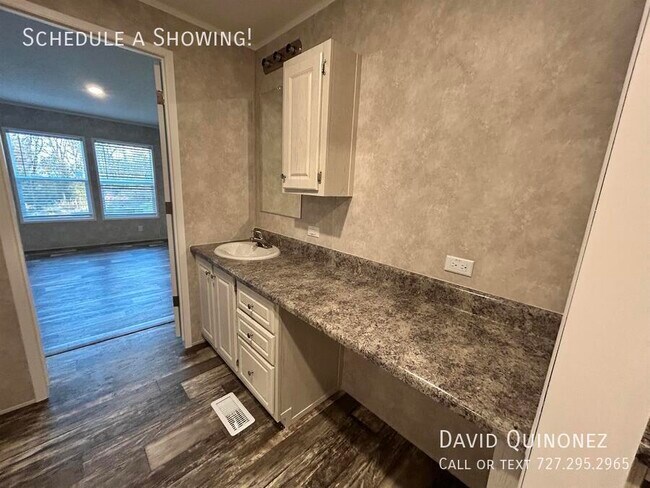 Building Photo - 4614 E Old Trail Rd