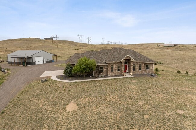 Primary Photo - Executive 3-Bed Ranch Main Level - Private...