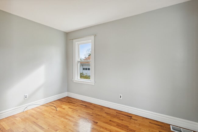 Building Photo - 629 St Clair Ave