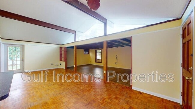 Building Photo - 3202 21st Ave W