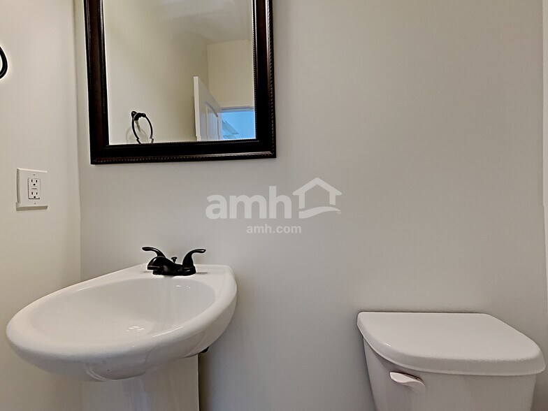 Building Photo - 1135 Blankets Creek Dr