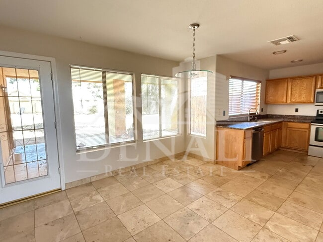 Building Photo - 1274 W Sparrow Ct