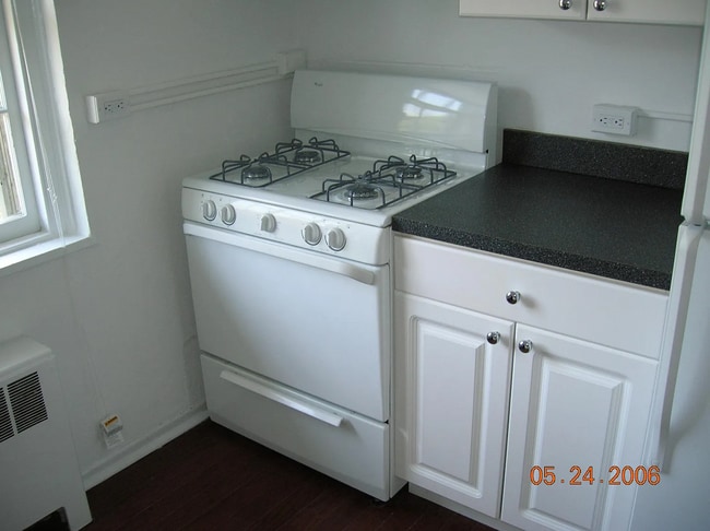 Building Photo - 734 North Terrace