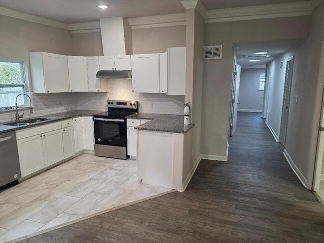 Building Photo - 21307 SE Hawthorne Rd