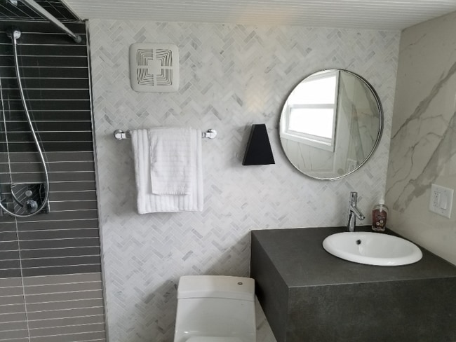 Building Photo - 3405 N Orange Blossom Trl