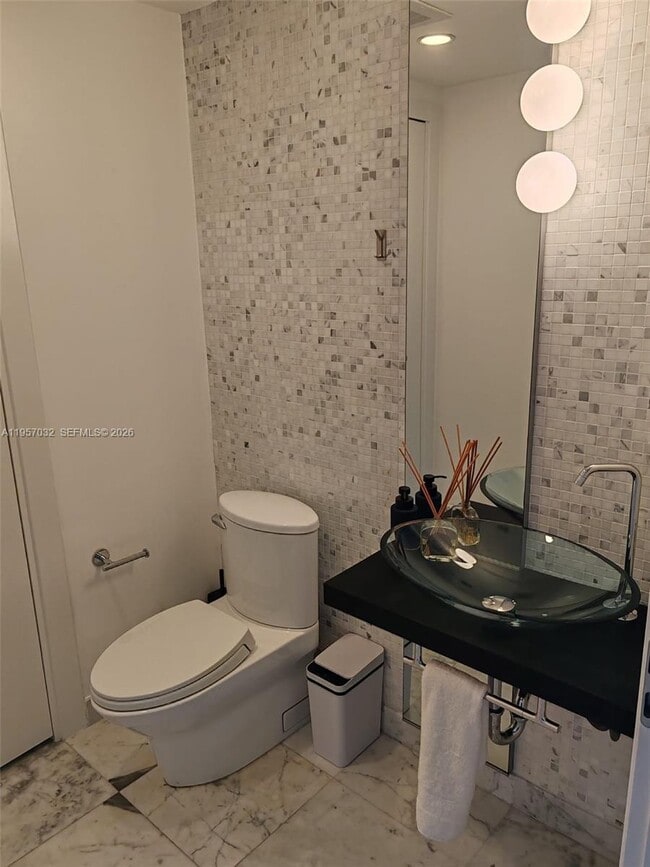 Building Photo - 200 Biscayne Blvd Way