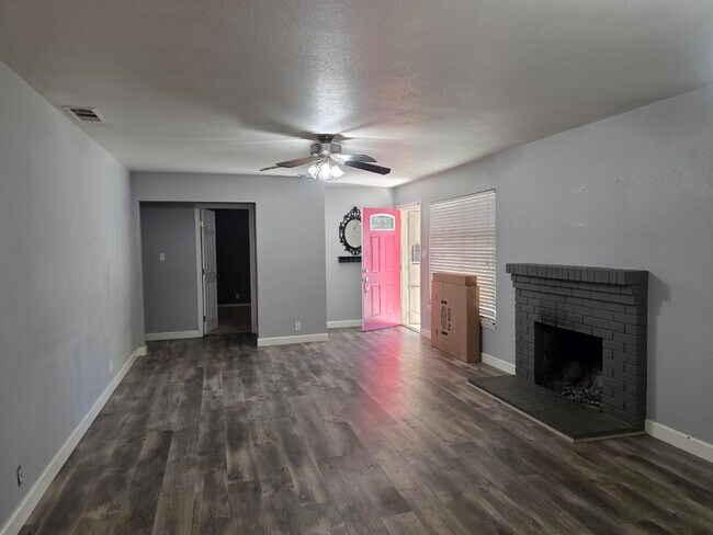 Building Photo - 1225 W Beverly Pl