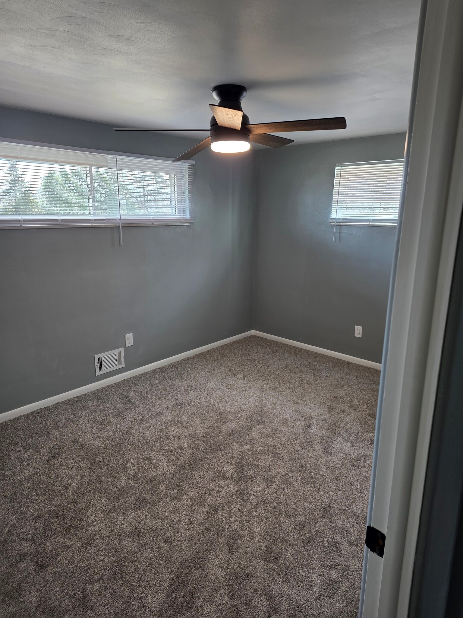 Building Photo - 5052 Azalea Dr