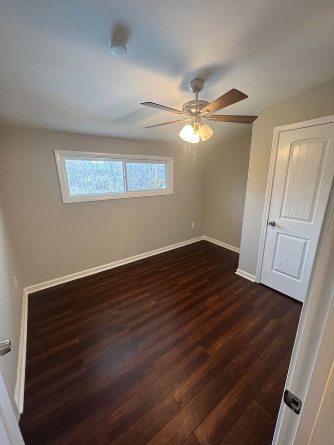 Building Photo - 4 bedroom 2.5 bath with large yard and in ground pool