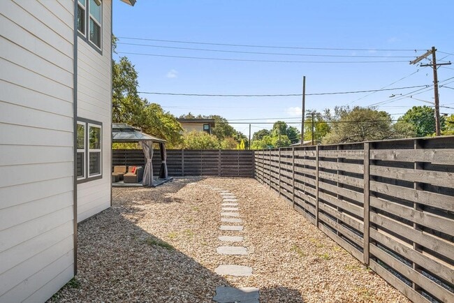 Building Photo - 814 W Mary St