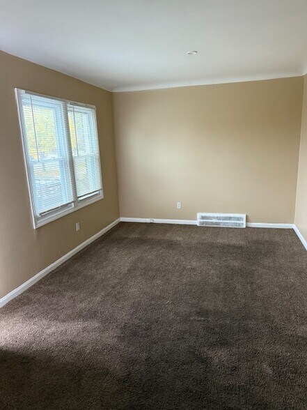 Building Photo - 18488 Waltham St