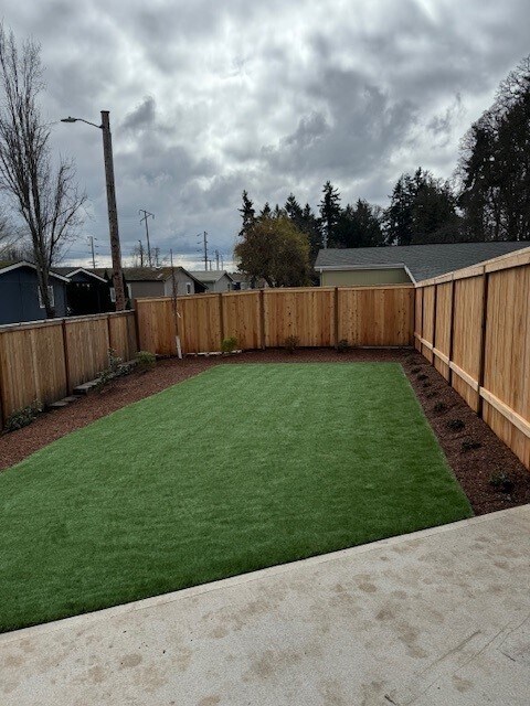 Building Photo - Jacobe Duplexes