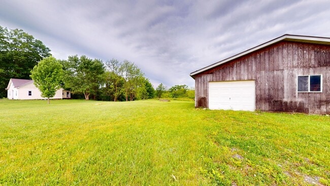 Building Photo - Crestview schools with land and barn!